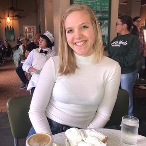 Meet your Posher, Kayla